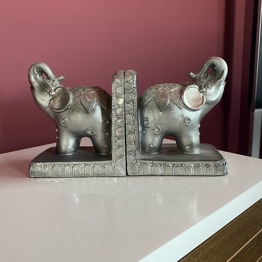 Elephant book ends